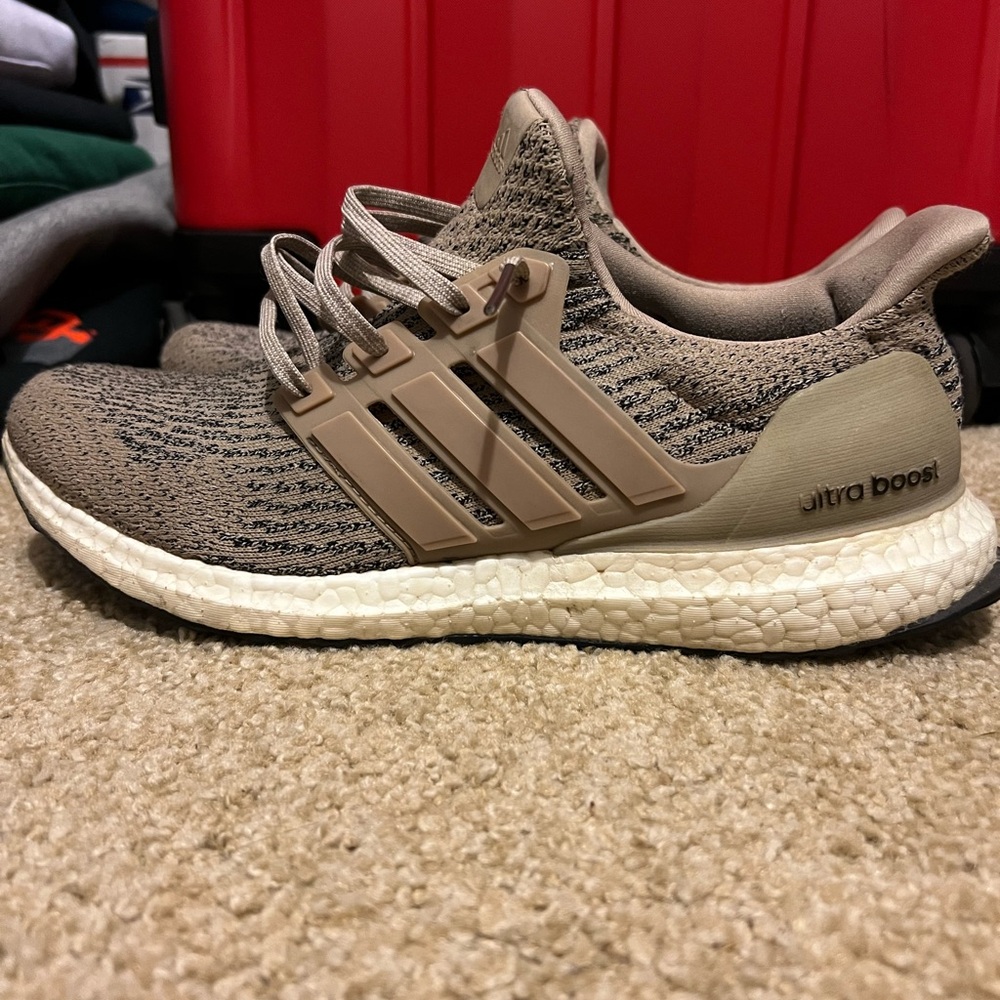 Men’s Adidas UltraBoost 3.0 Khaki/Black Size 9.